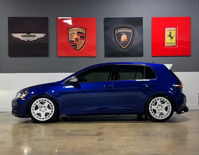 2018 Volkswagen Golf R w/DCC & Navigation 4-door DSG's photo