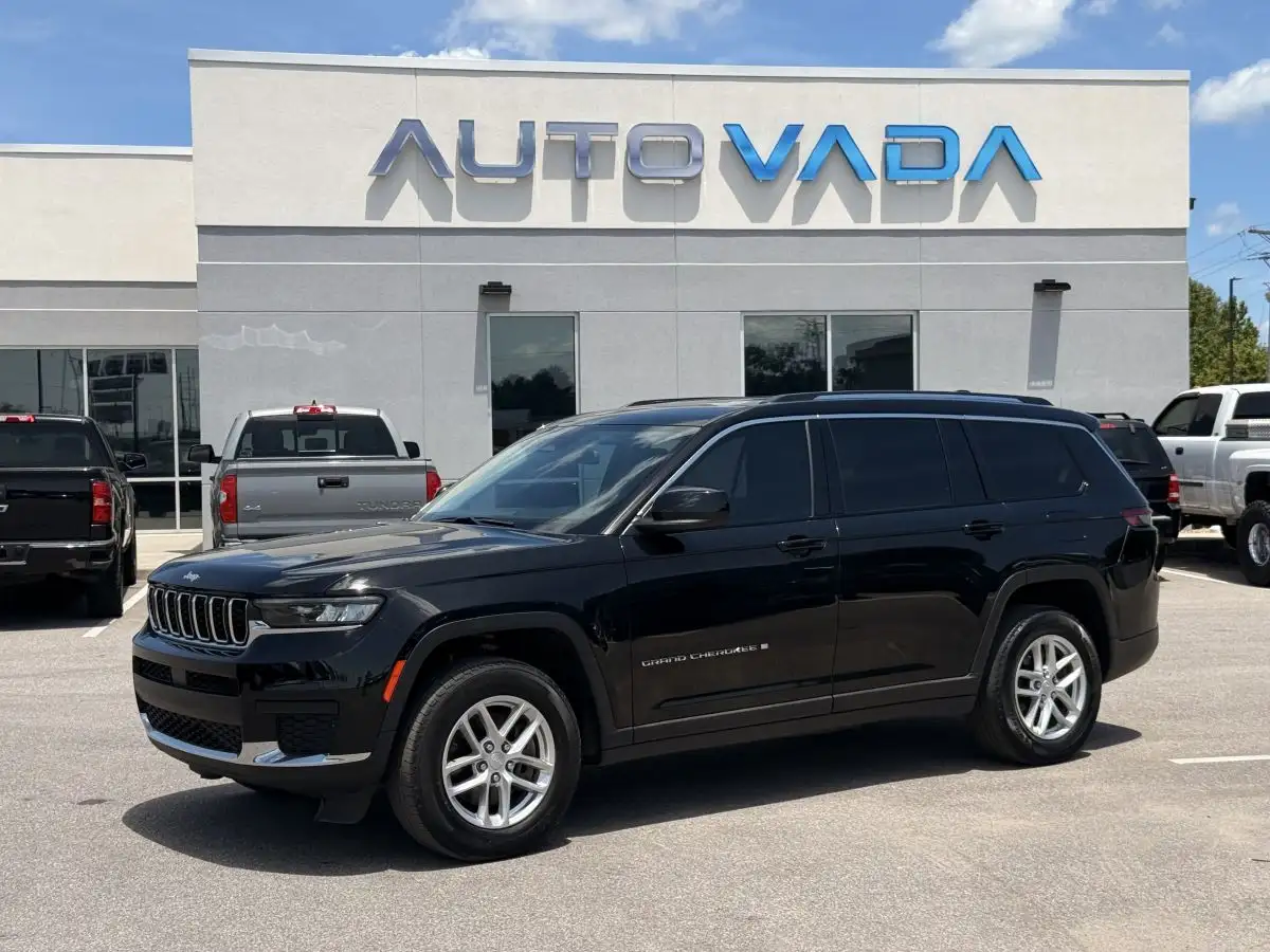 2023 Jeep Grand Cherokee L Laredo 4x4's photo