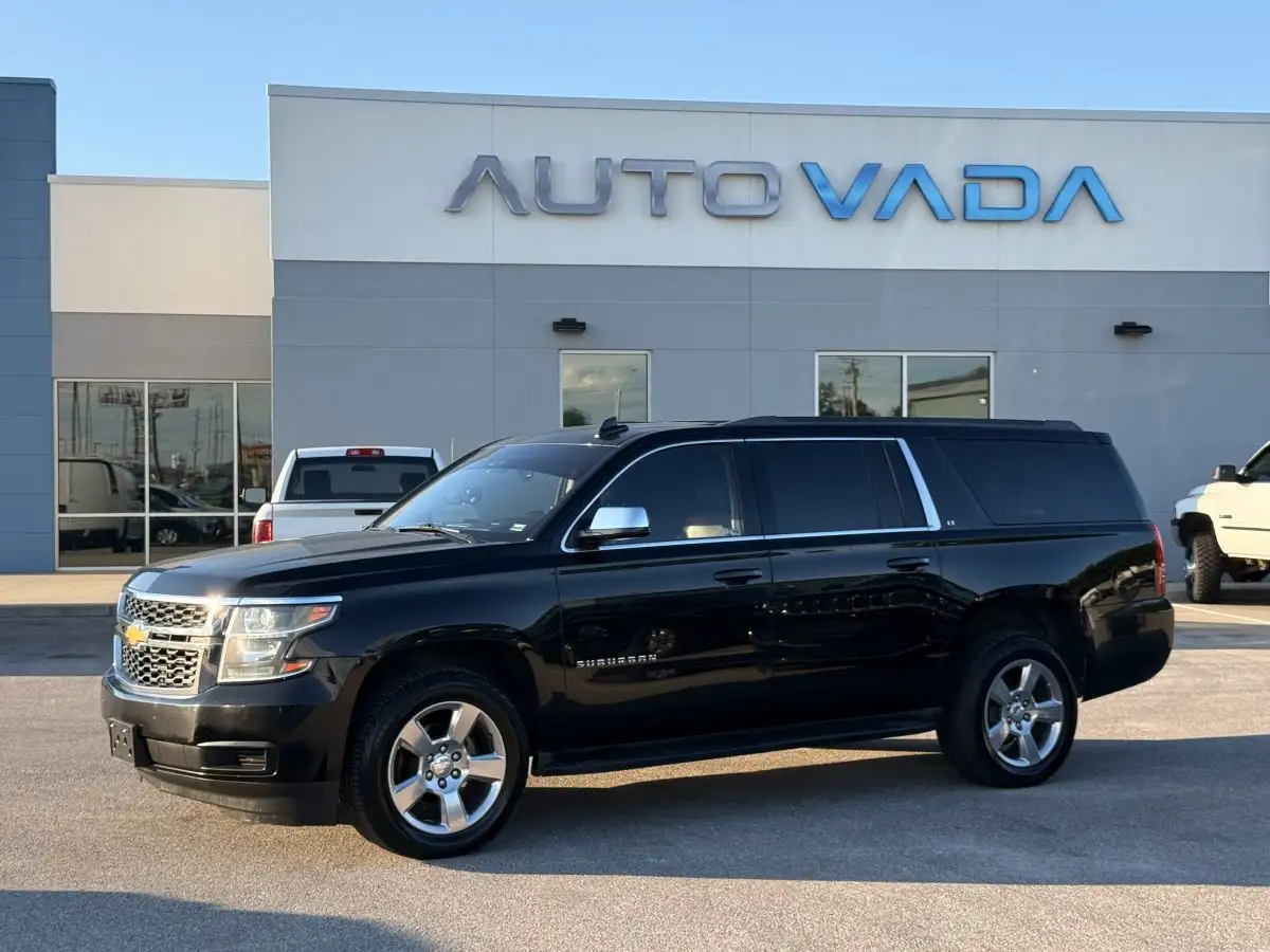 2019 Chevrolet Suburban 2WD 1500 LT's photo