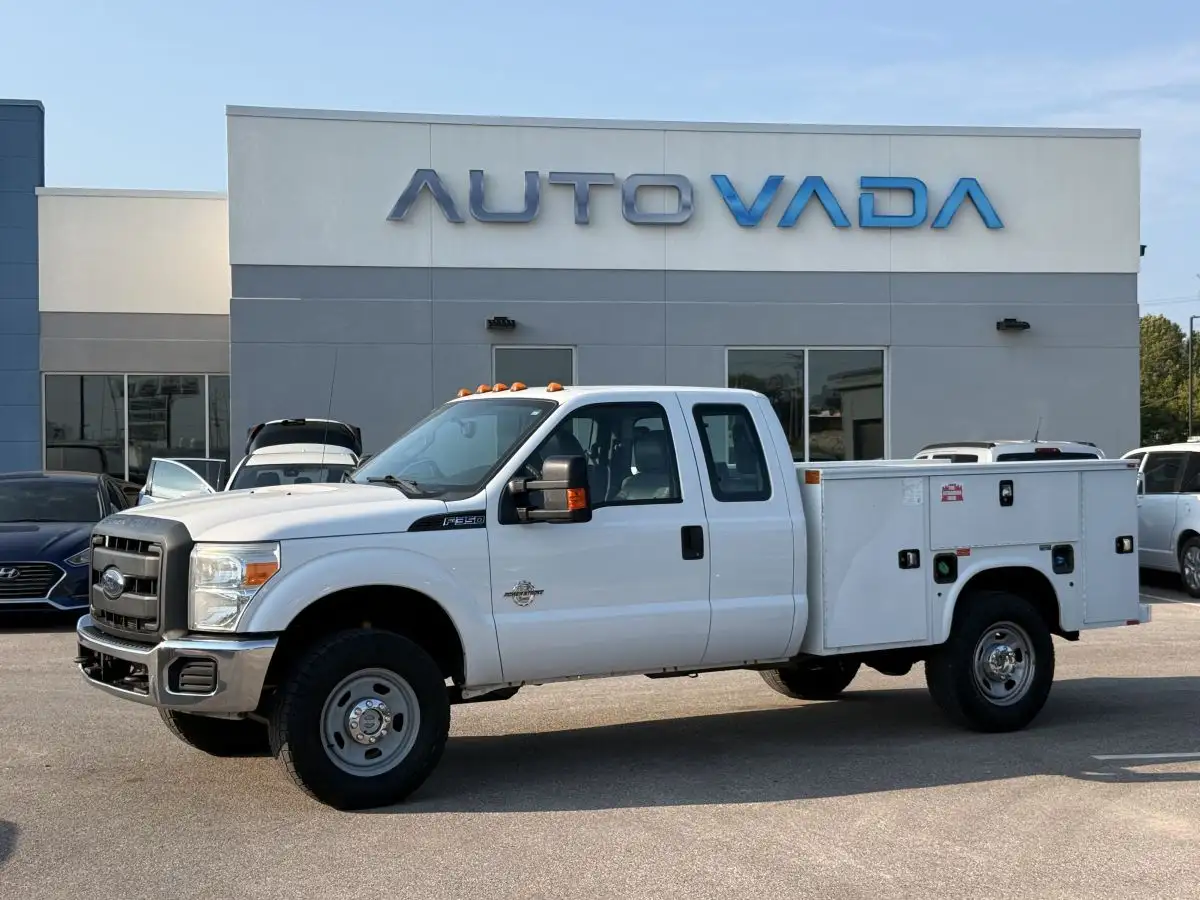 2016 Ford F-350 XL 4x4 SuperCab 6-1/2' Box SRW's photo