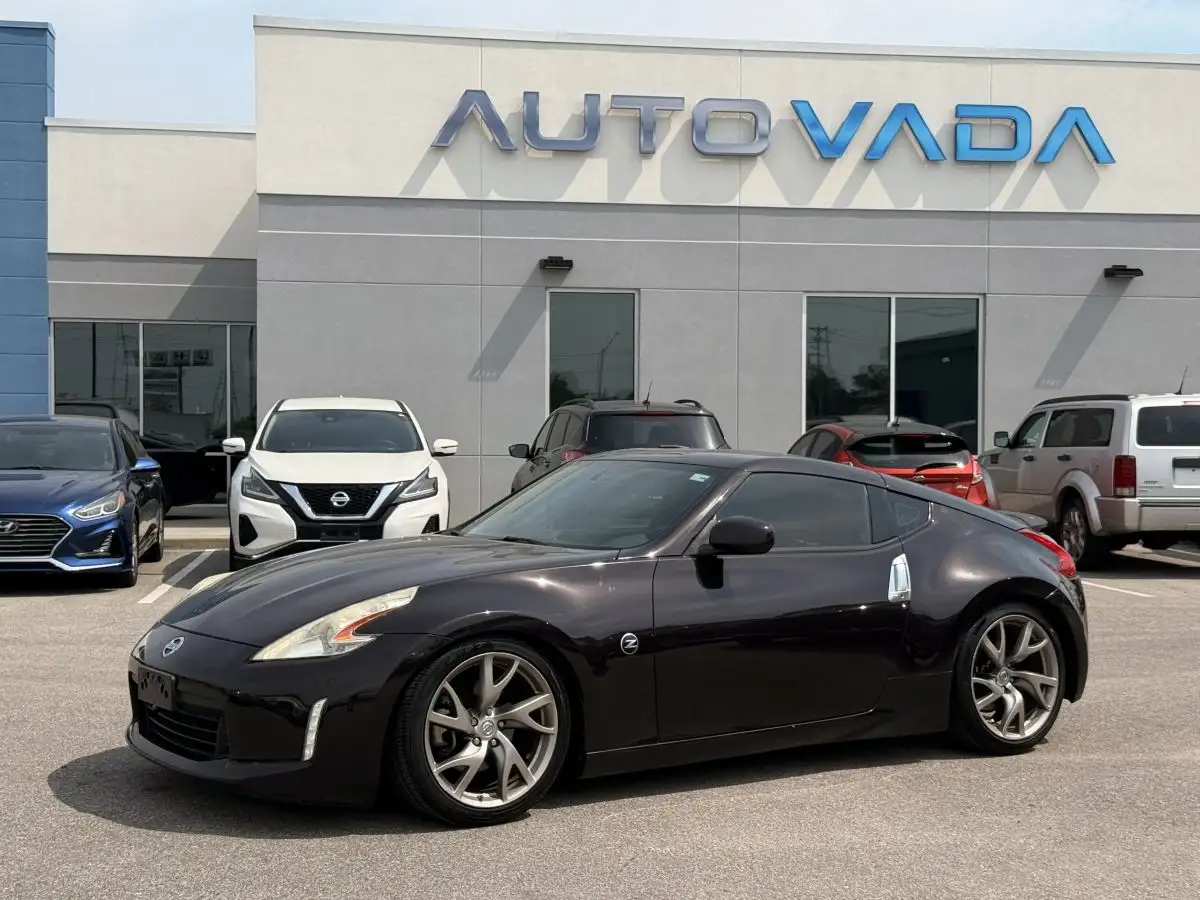 2016 Nissan 370Z Coupe Touring 7A/T's photo