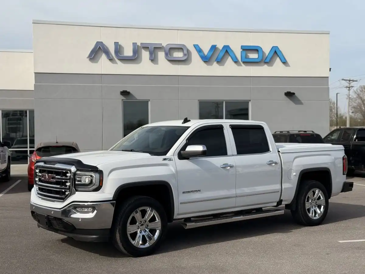 2018 GMC Sierra 4WD Crew Cab Short Box SLT's photo