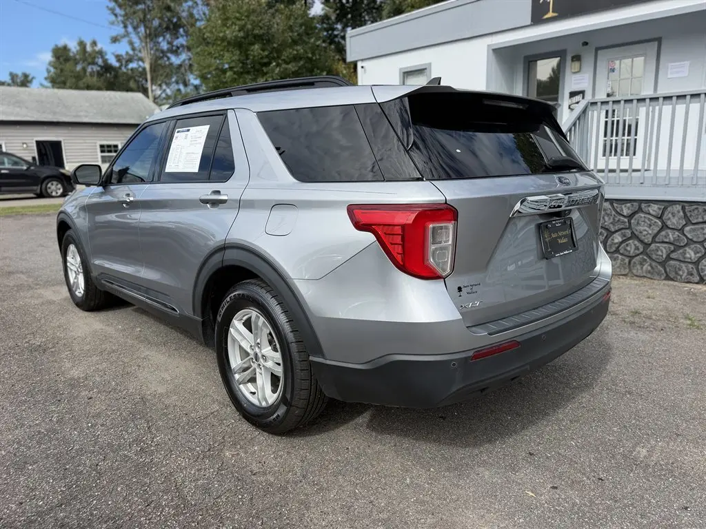 2021 Ford Explorer XLT RWD photo 3