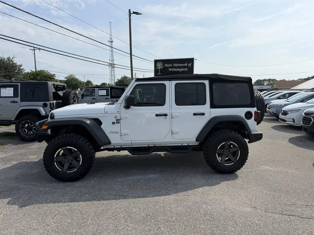 2020 Jeep Wrangler Sport S's photo