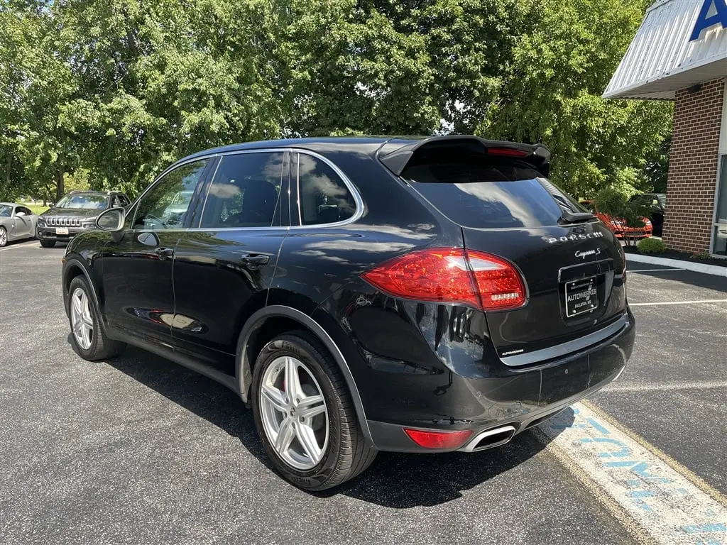 2013 Porsche Cayenne S photo 3