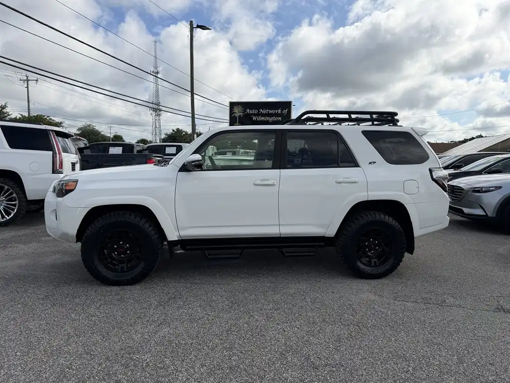2022 Toyota 4Runner SR5 Premium 4WD V6's photo