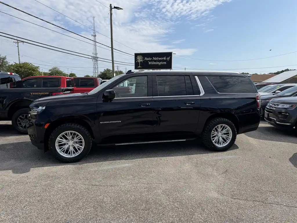 2022 Chevrolet Suburban LT 4WD 1500's photo
