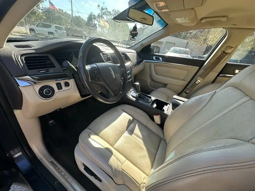 2013 Lincoln MKS FWD's photo