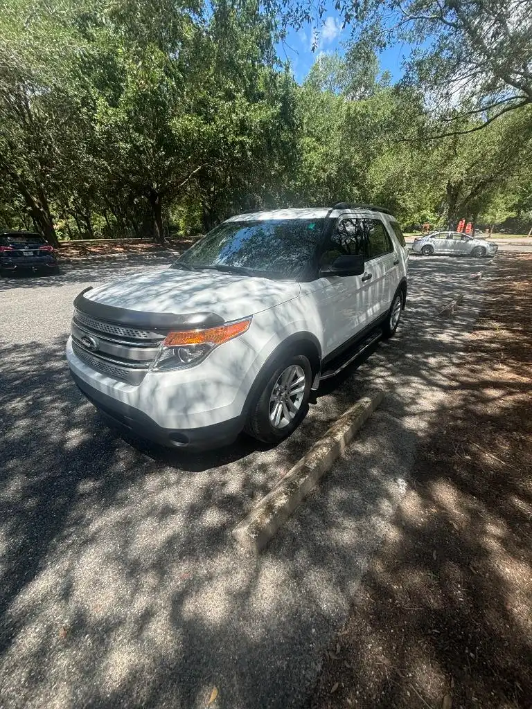 2015 Ford Explorer Base's photo