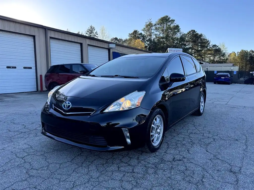 2012 Toyota Prius v Five's photo