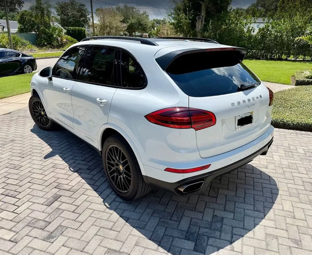2017 Porsche Cayenne Platinum Edition photo 4