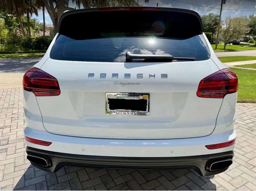2017 Porsche Cayenne Platinum Edition photo 5