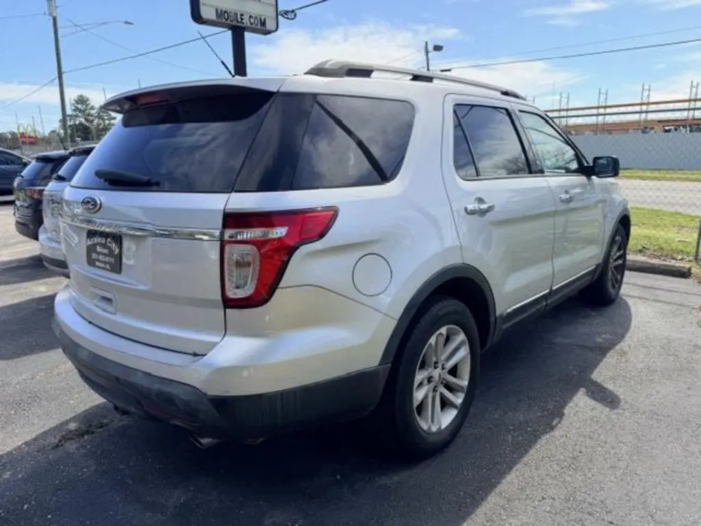 2014 Ford Explorer XLT photo 3