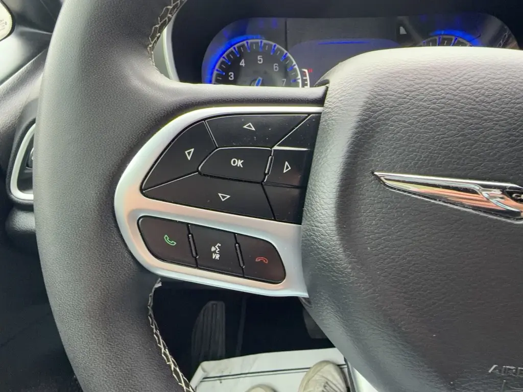 2025 Chrysler Pacifica Select photo 5