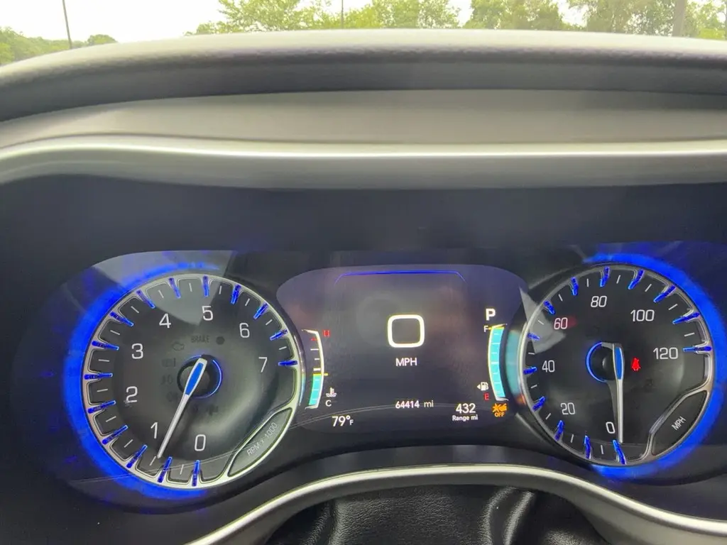 2025 Chrysler Pacifica Select photo 3