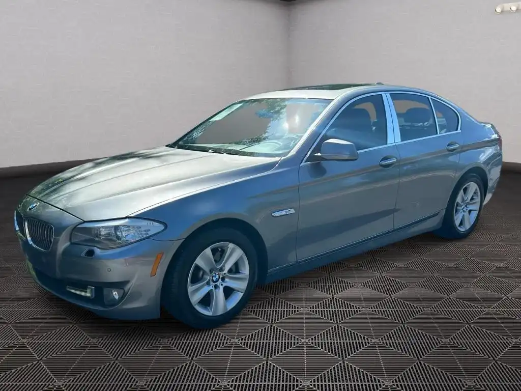 2013 BMW 5 Series 528i Sedan's photo