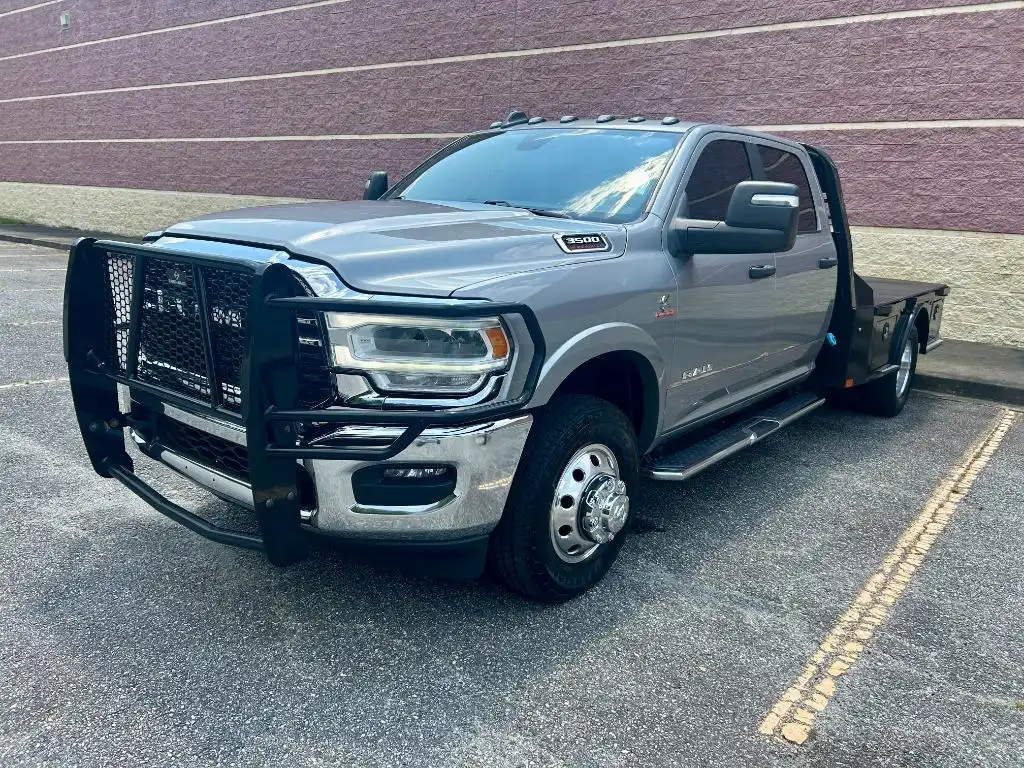 2023 RAM 3500 SLT 4X4 Crew Cab SRW's photo