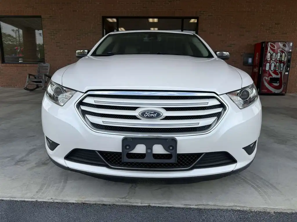 2019 Ford Taurus Limited FWD's photo