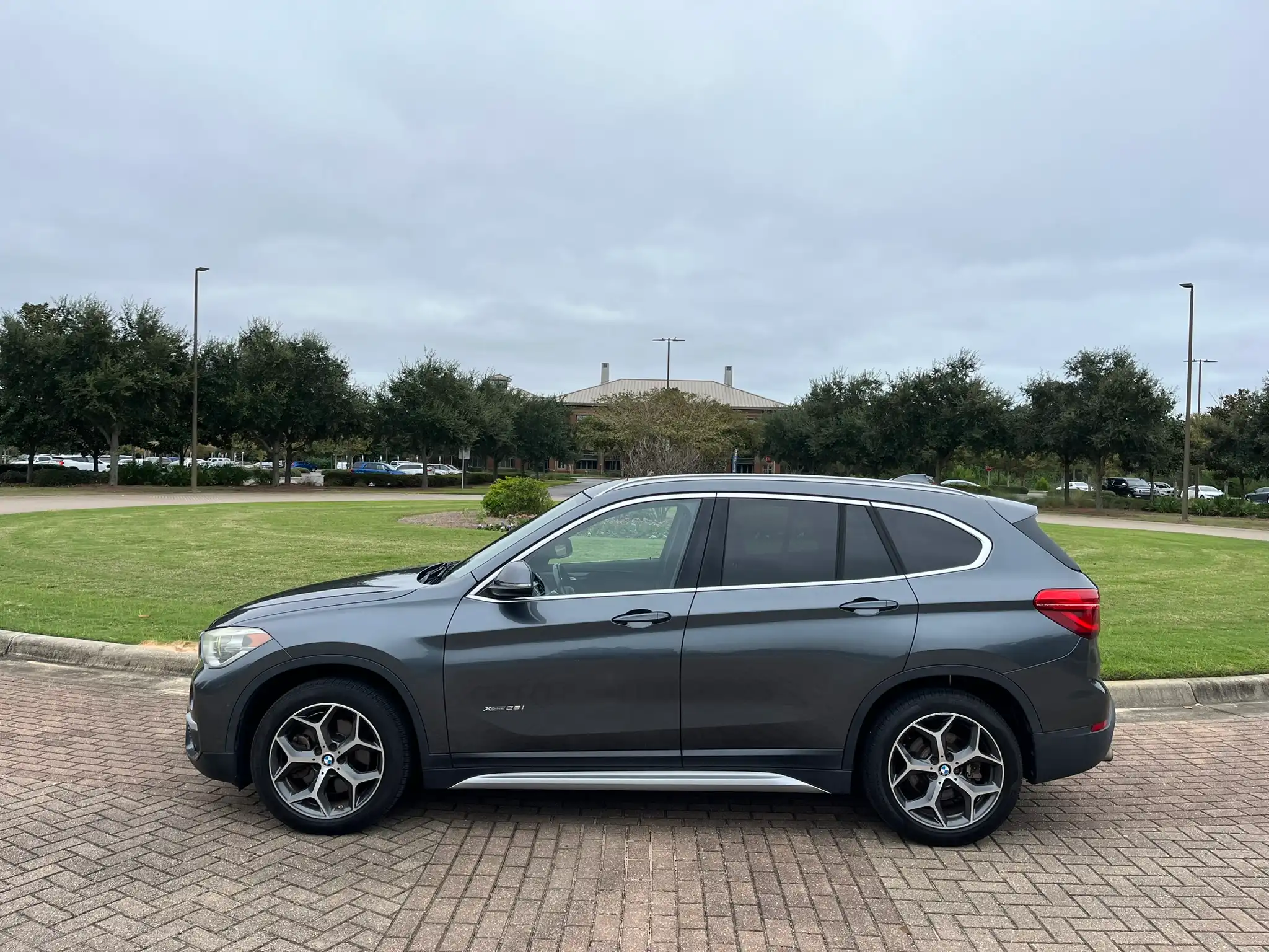 2017 BMW X1 xDrive28i's photo