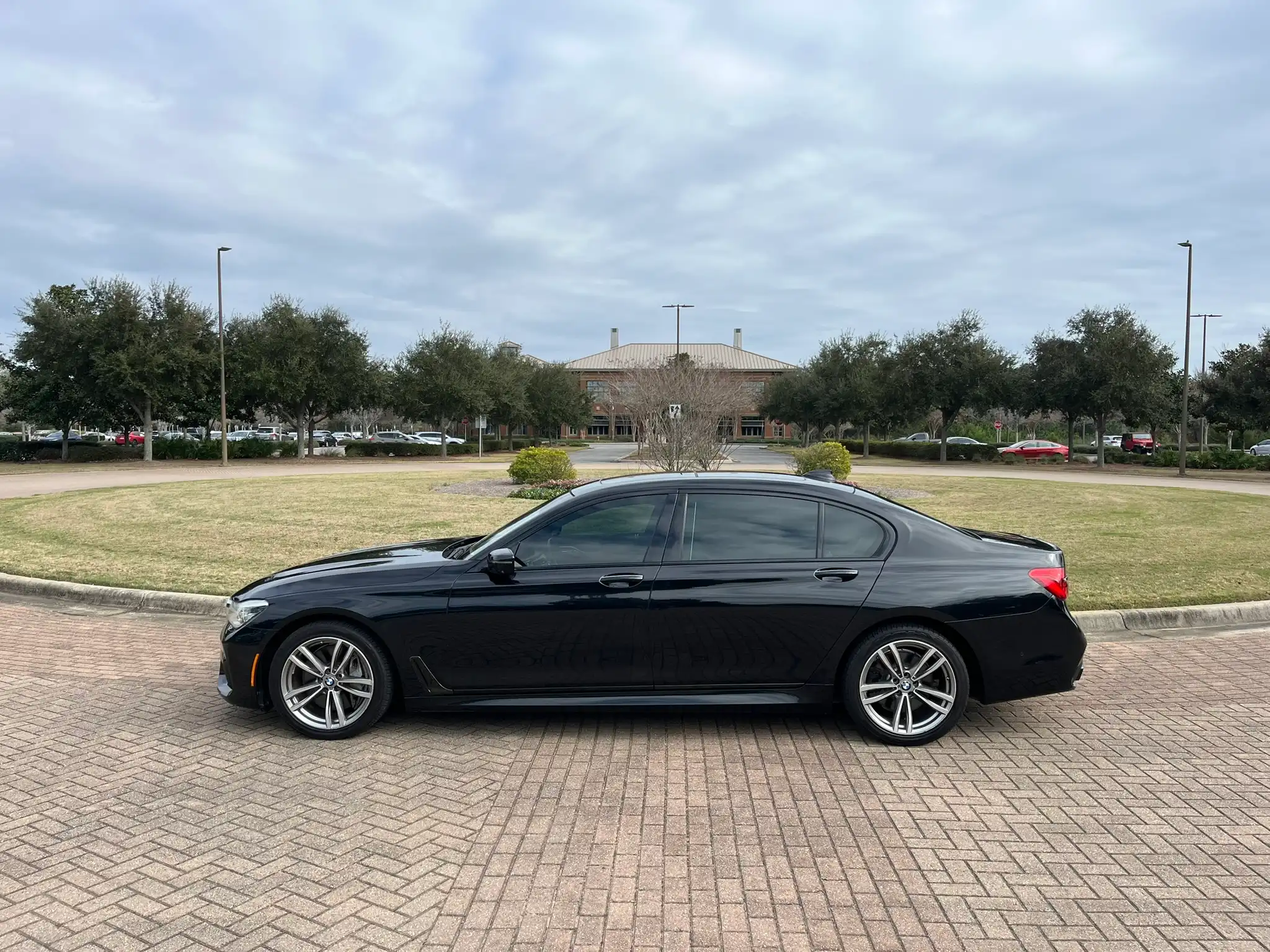 2016 BMW 7 Series 750i xDrive's photo