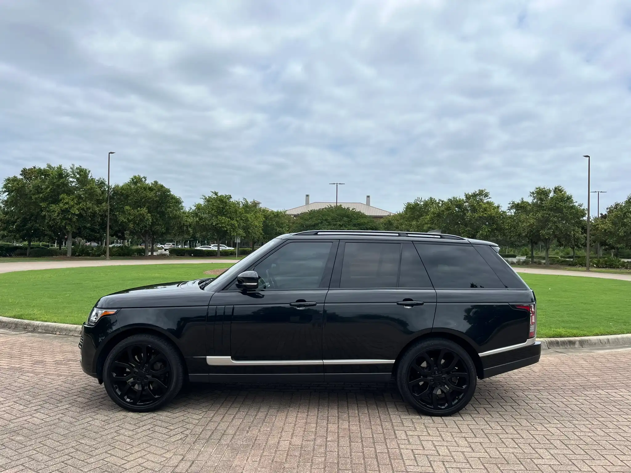 2017 Land Rover Range Rover V8 Supercharged's photo