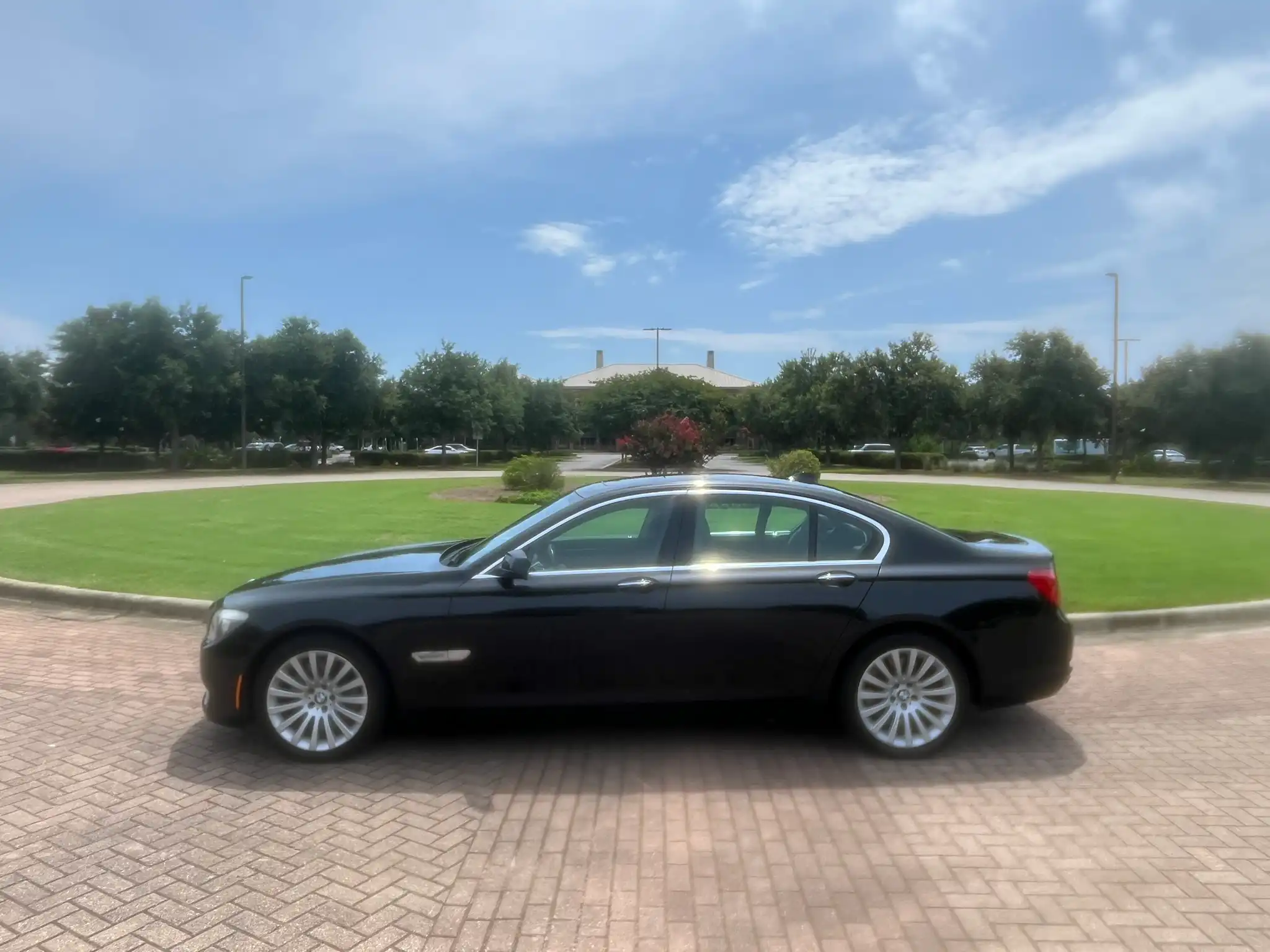 2012 BMW 7 Series 750i's photo
