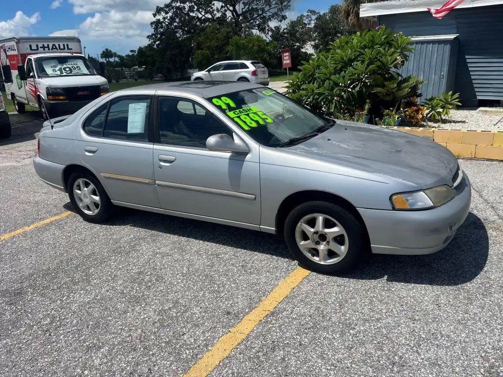1999 Nissan Altima SE 4AT's photo