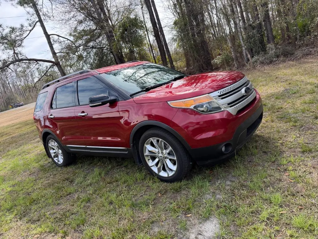 2015 Ford Explorer XLT photo 5