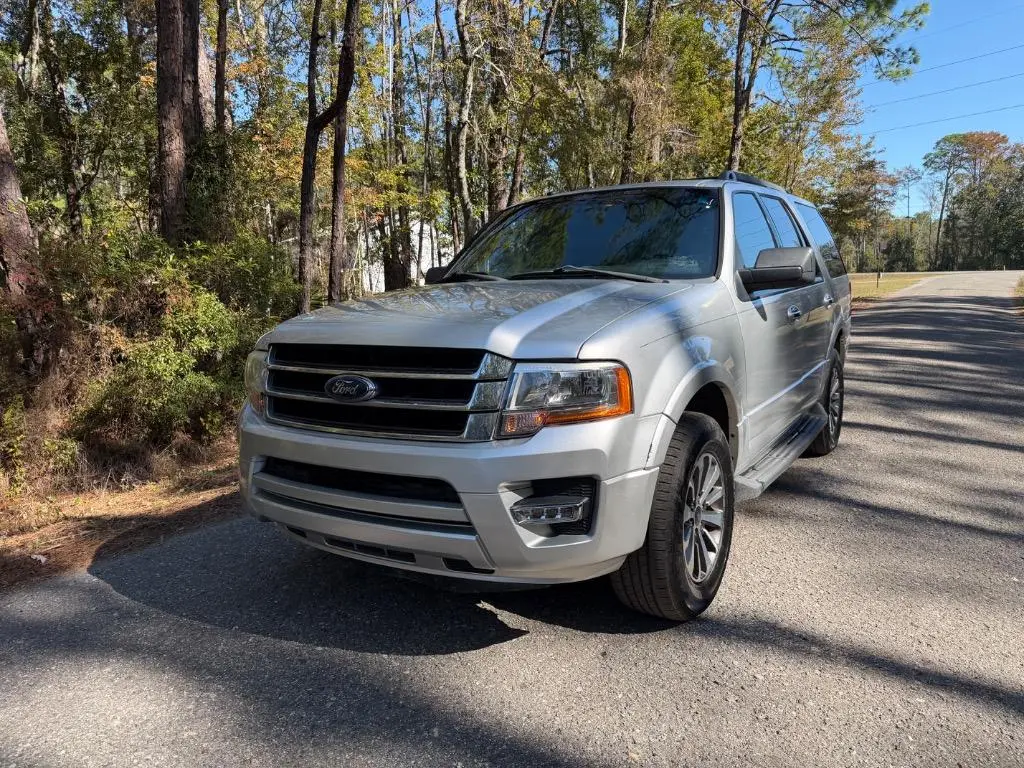 2017 Ford Expedition XLT photo 3