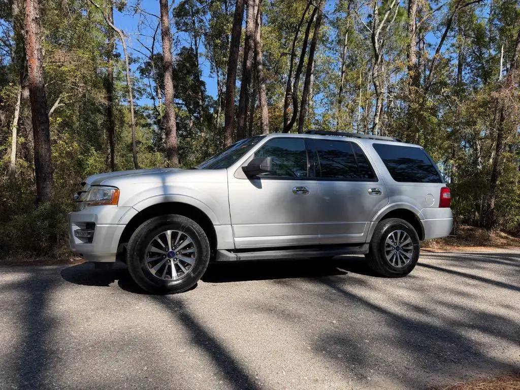 2017 Ford Expedition XLT photo 1