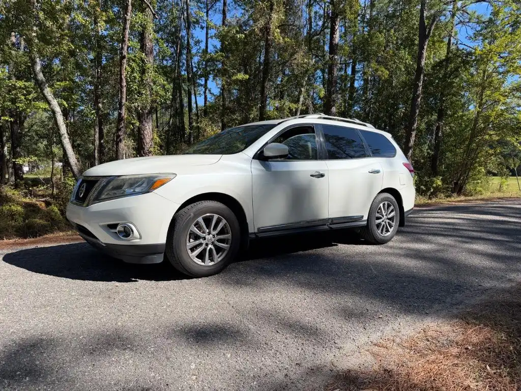 2015 Nissan Pathfinder SL FWD's photo