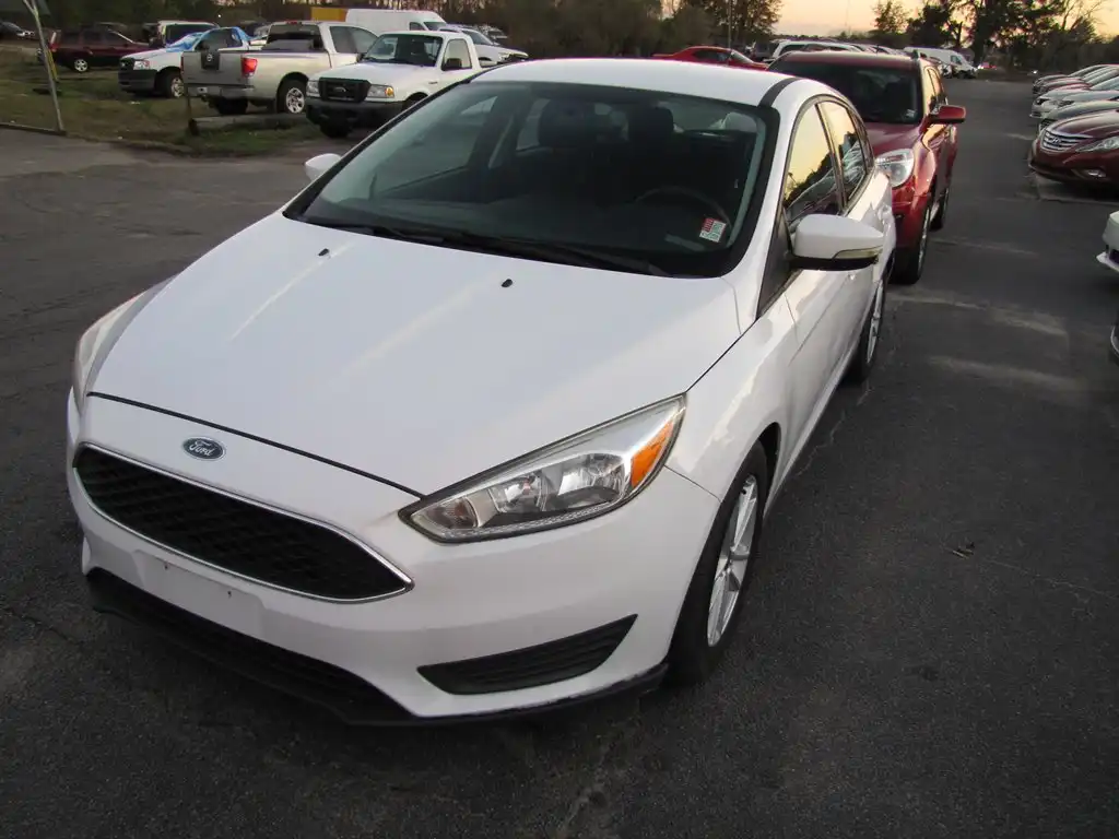 2017 Ford Focus 5 Door Hatch SE's photo
