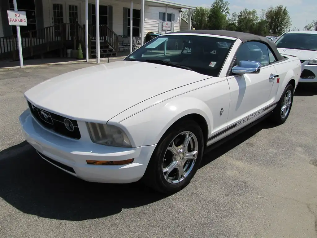 2007 Ford Mustang V6 Deluxe's photo