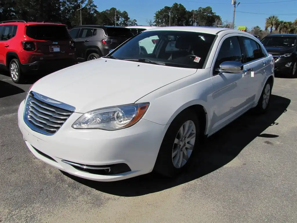 2014 Chrysler 200 Limited's photo