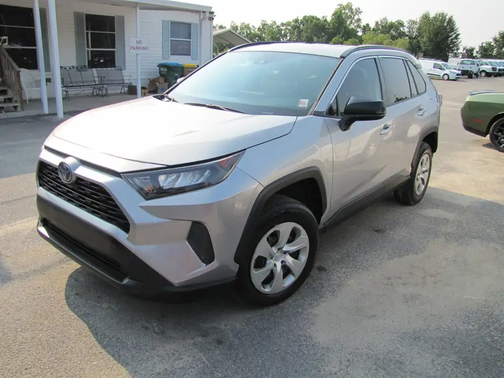 2019 Toyota RAV4 LE FWD's photo
