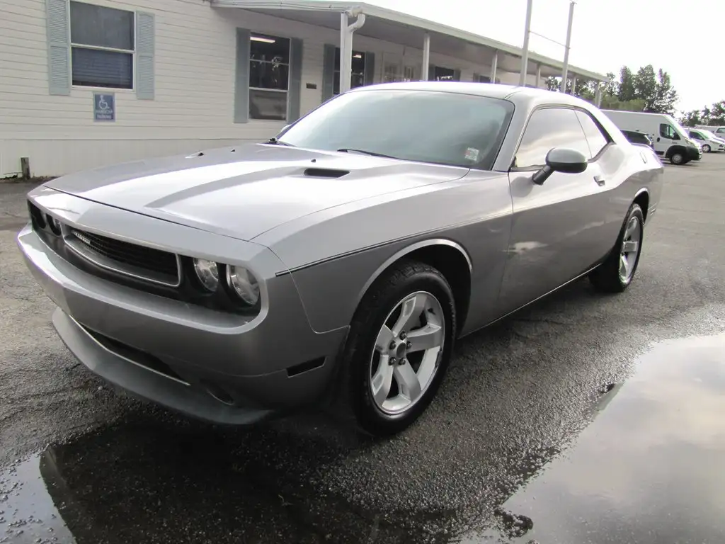 2011 Dodge Challenger SE's photo