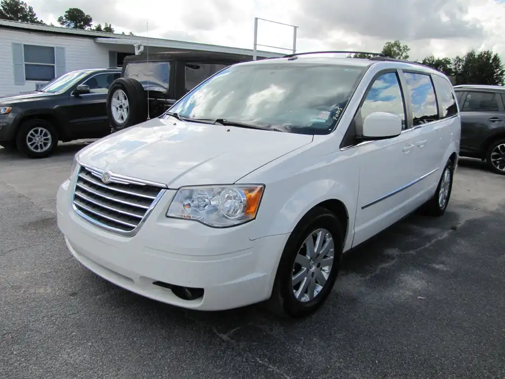 2010 Chrysler Town & Country Touring's photo