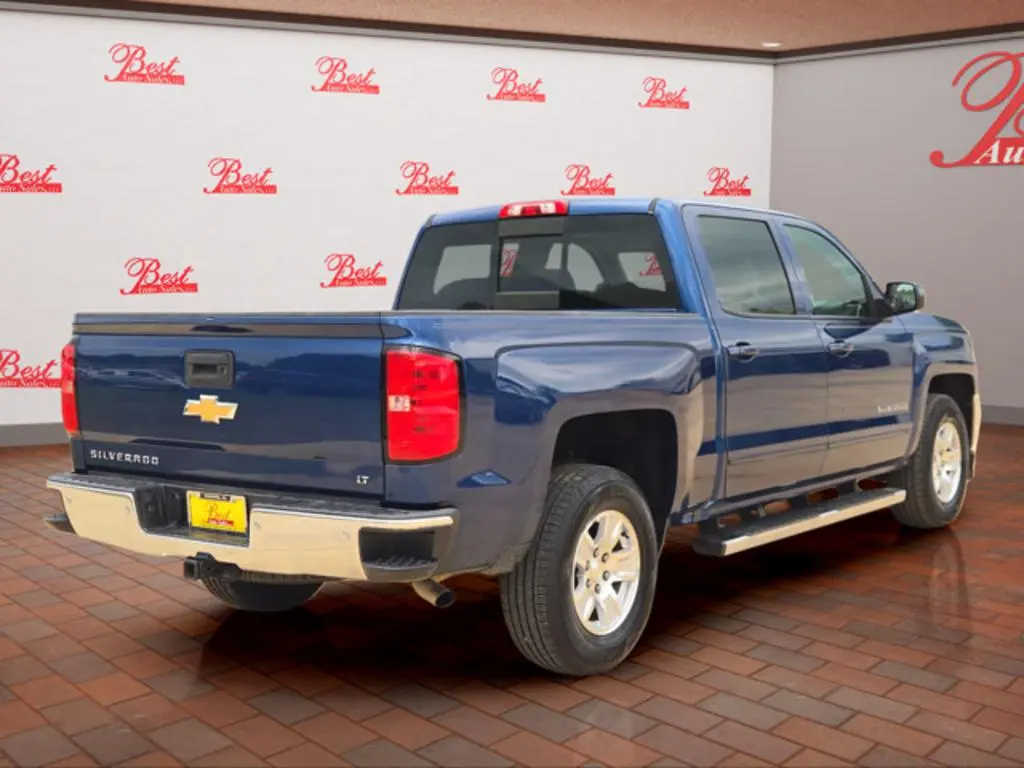 2017 Chevrolet Silverado 1500 LT Crew Cab Short Box photo 5