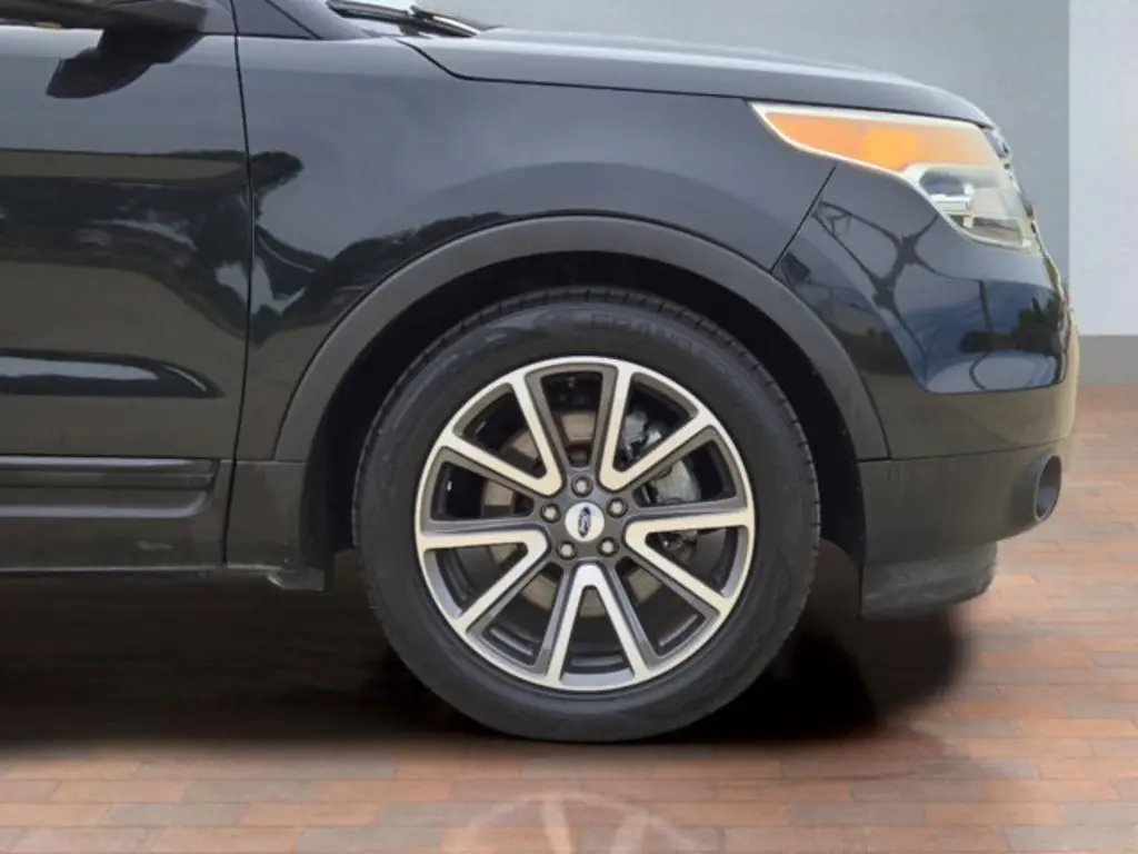 2015 Ford Explorer XLT photo 4