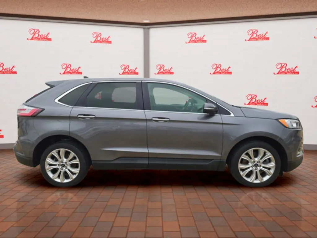 2021 Ford Edge Titanium photo 4