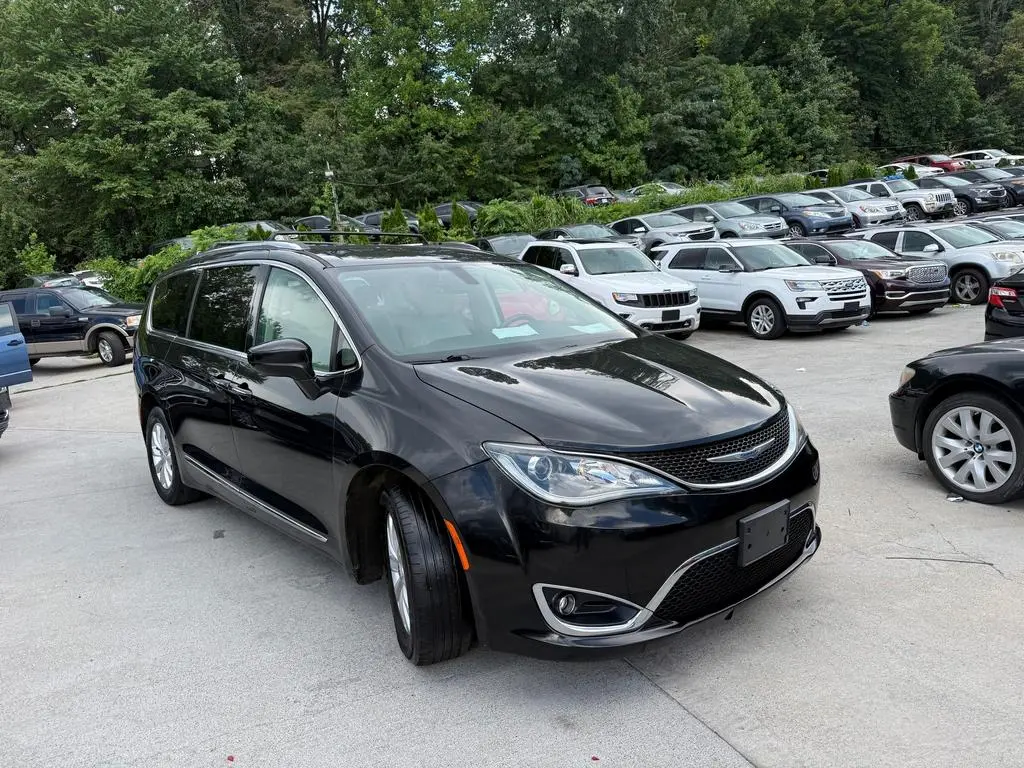 2018 Chrysler Pacifica Touring L Plus photo 4