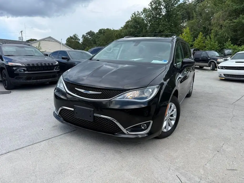 2018 Chrysler Pacifica Touring L Plus photo 1