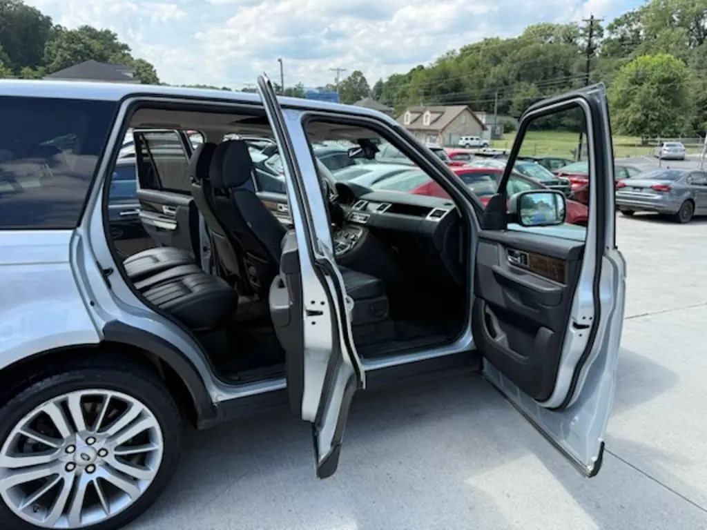 2010 Land Rover Range Rover Sport HSE photo 4