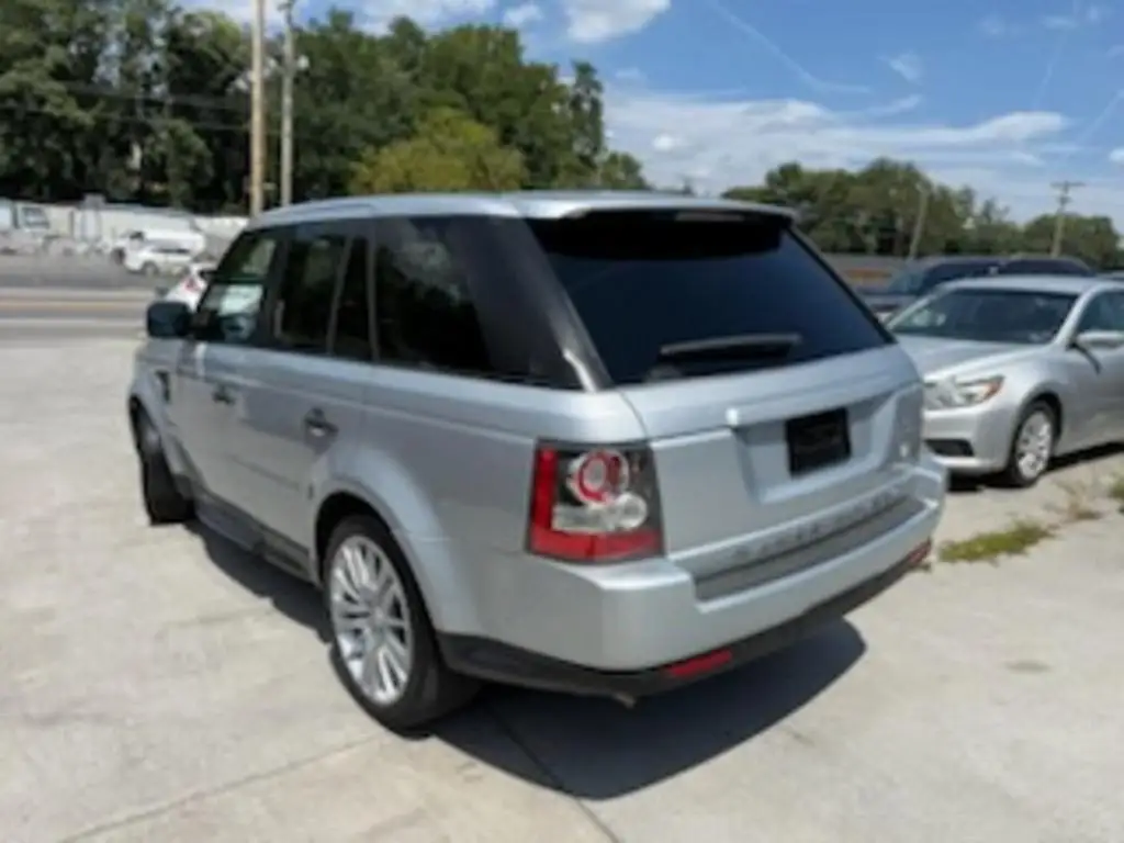2010 Land Rover Range Rover Sport HSE photo 1