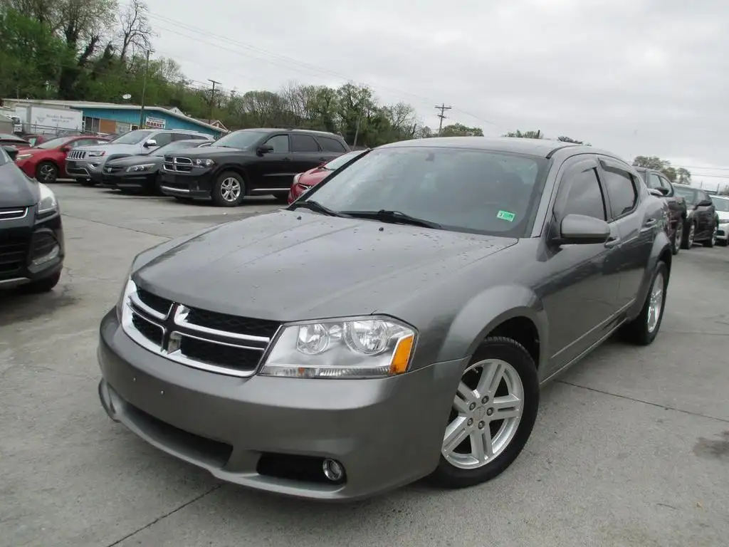 2013 Dodge Avenger SXT's photo
