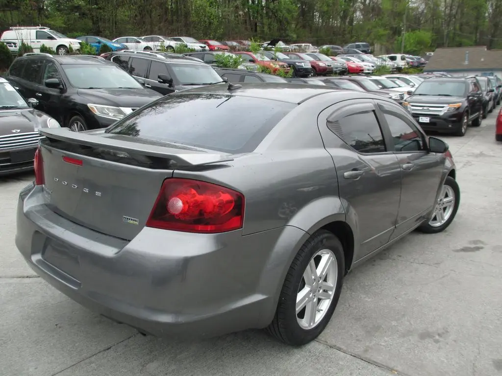 2013 Dodge Avenger SXT photo 5