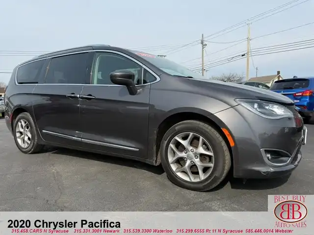 2020 Chrysler Pacifica Touring L's photo