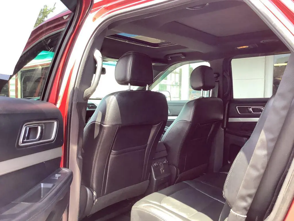 2016 Ford Explorer XLT 4WD photo 3