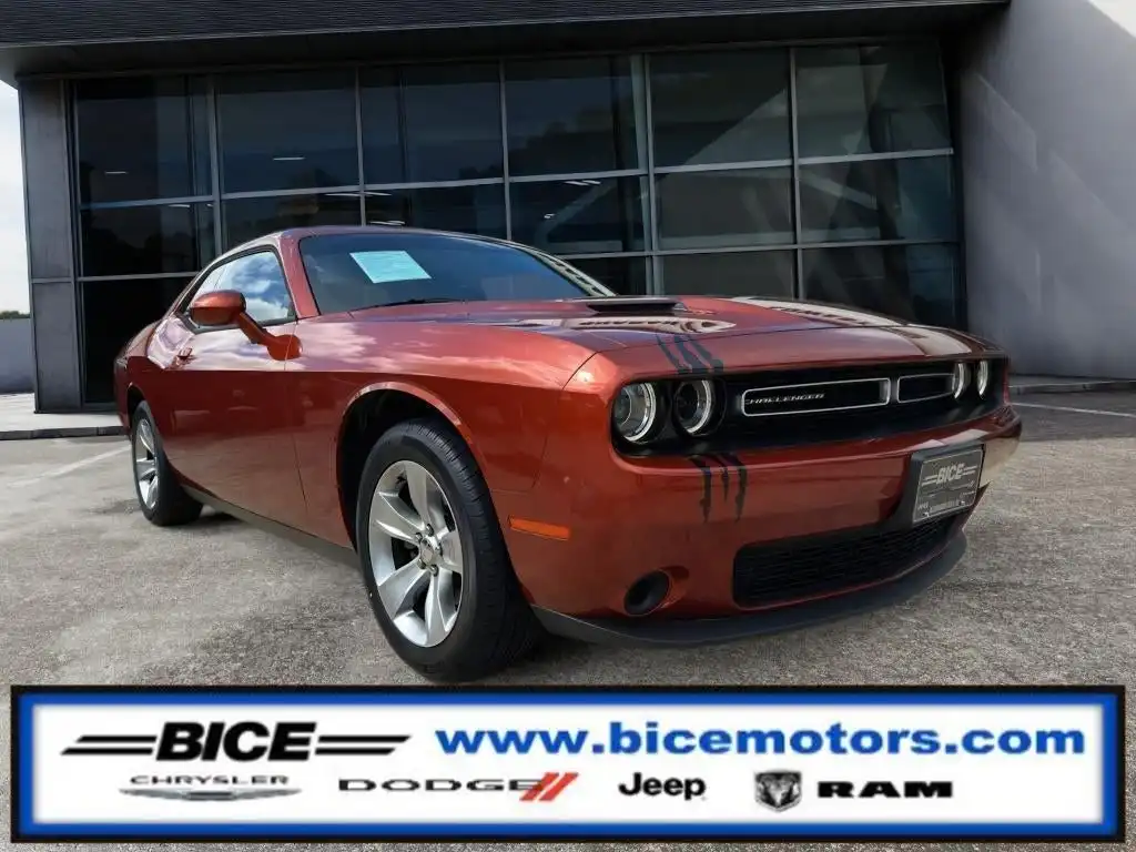2020 Dodge Challenger SXT Auto's photo