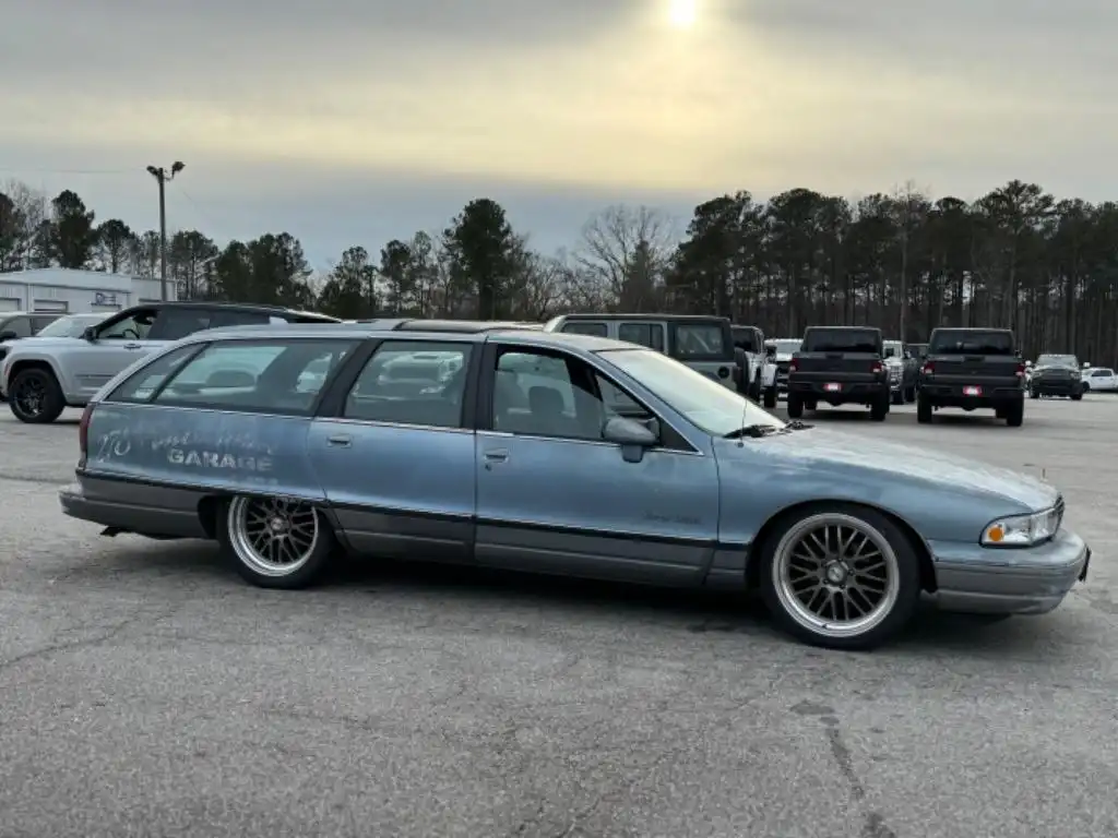 1992 Oldsmobile Custom Cruiser's photo